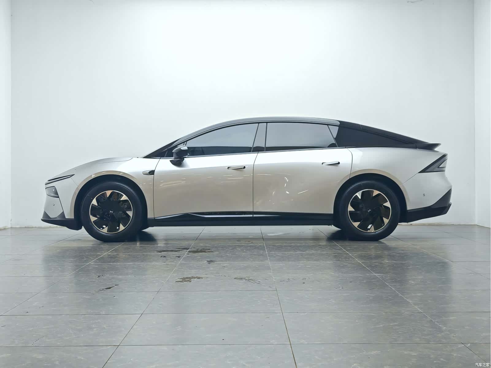 Xpeng P7, 2025 10