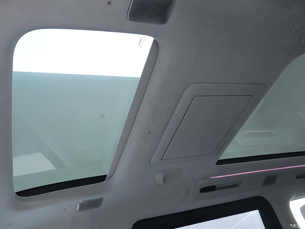 Volvo EM90, 2024 17