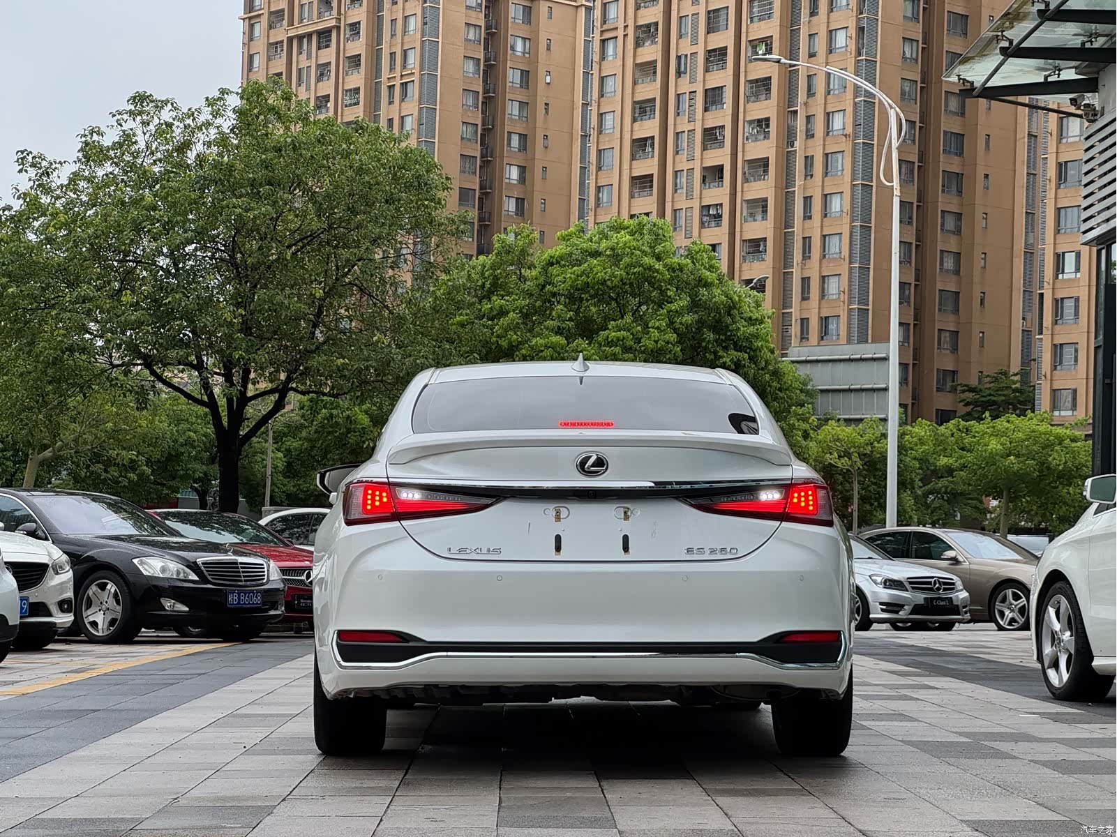 Lexus ES, 2023 все фото