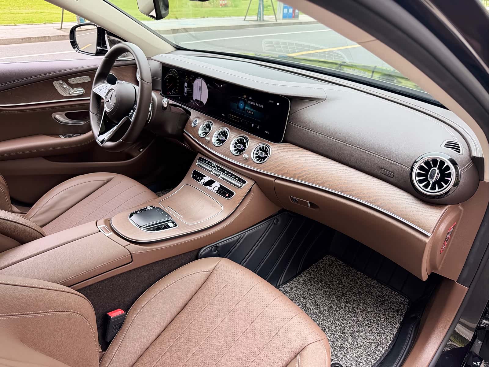 Mercedes-Benz E-Class, 2023 12