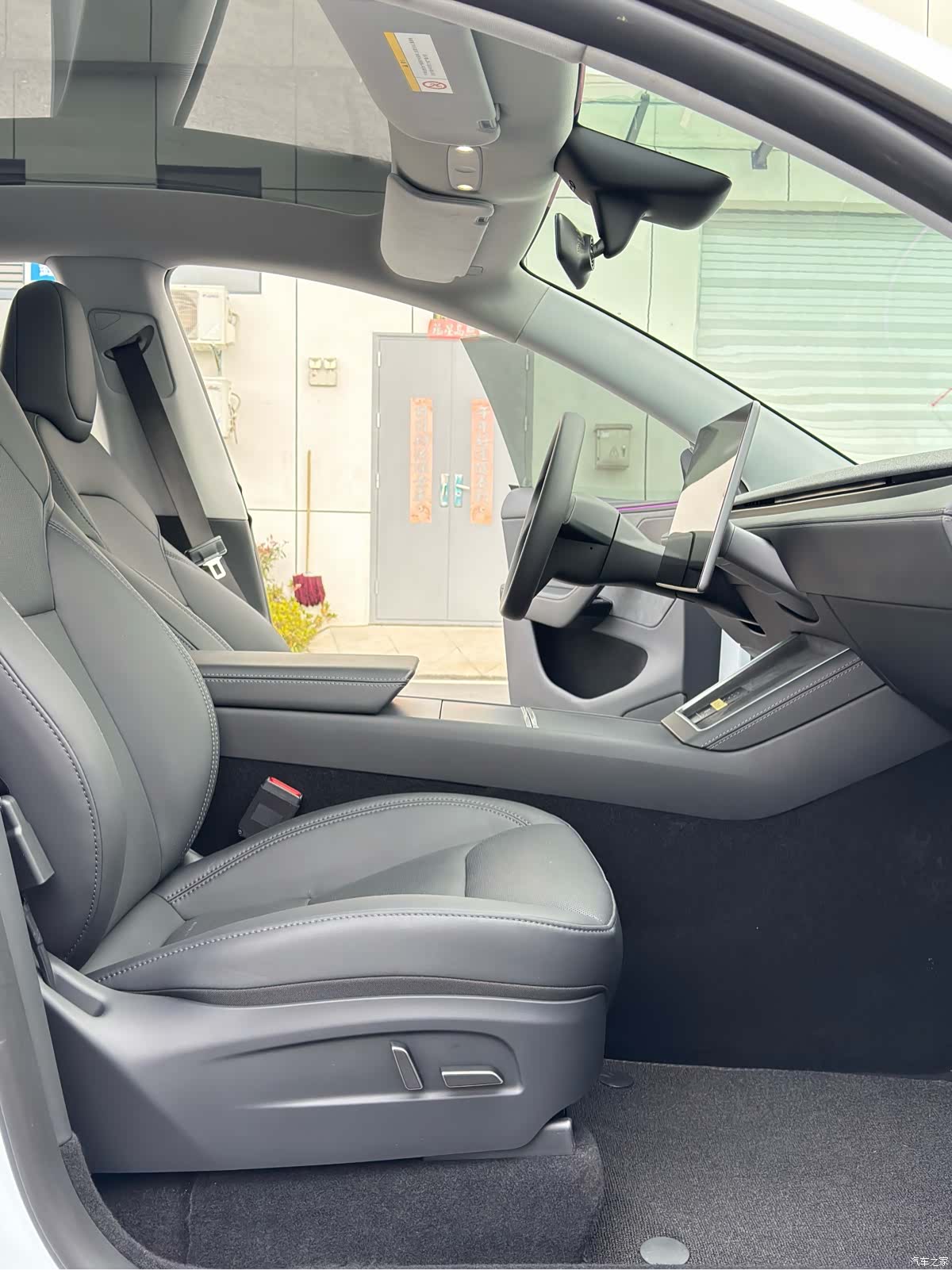 Tesla Model Y, 2025 10