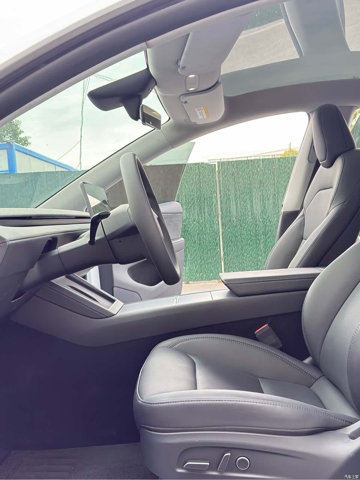 Tesla Model Y, 2025 11