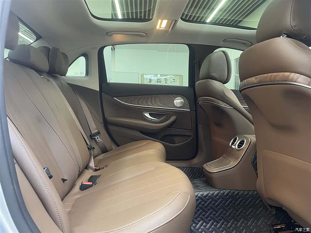Mercedes-Benz E-Class, 2024 14