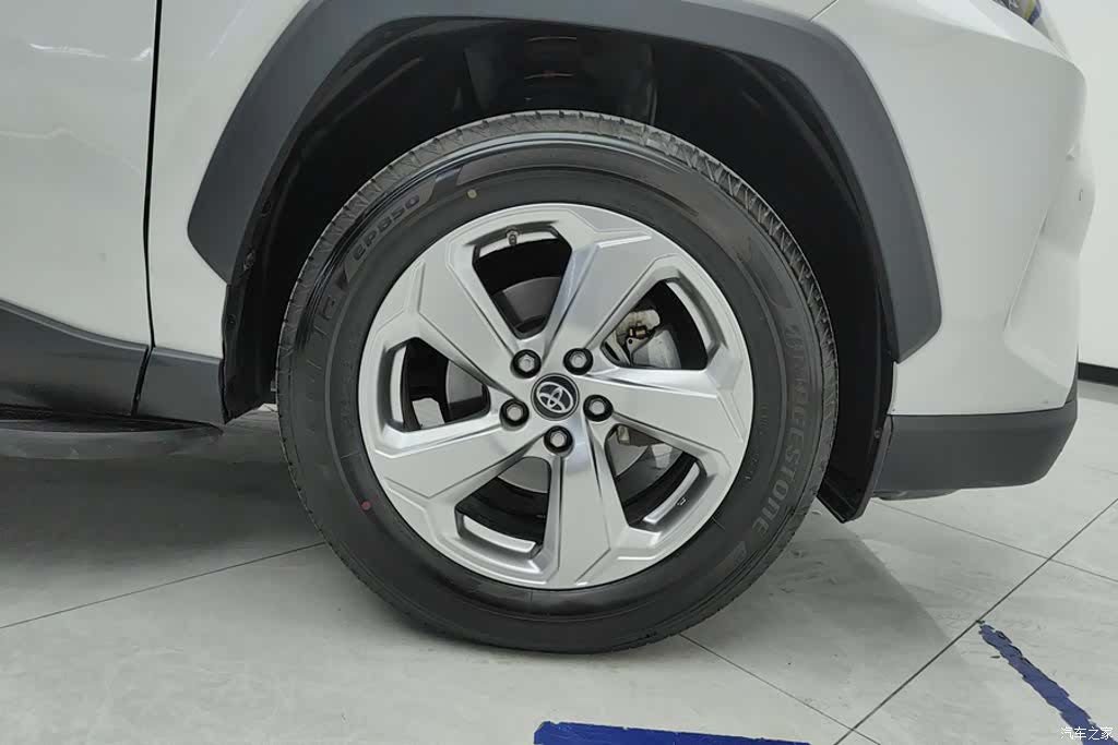 Toyota RAV4, 2023 6
