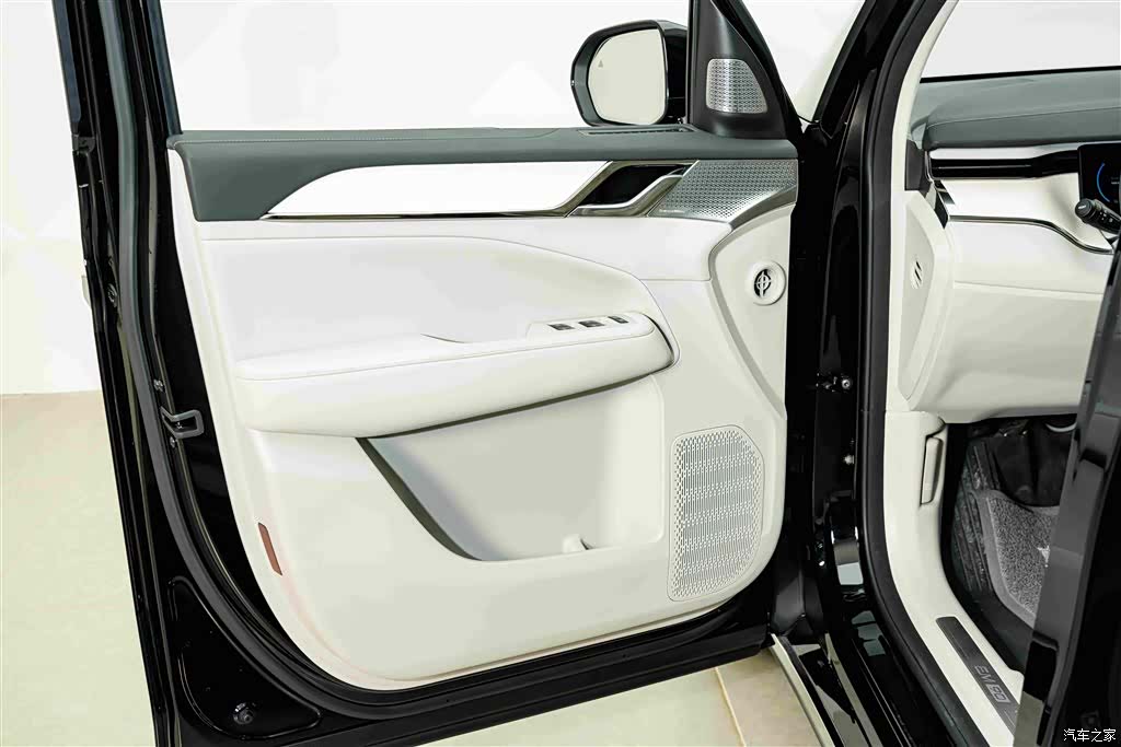 Volvo EM90, 2025 17
