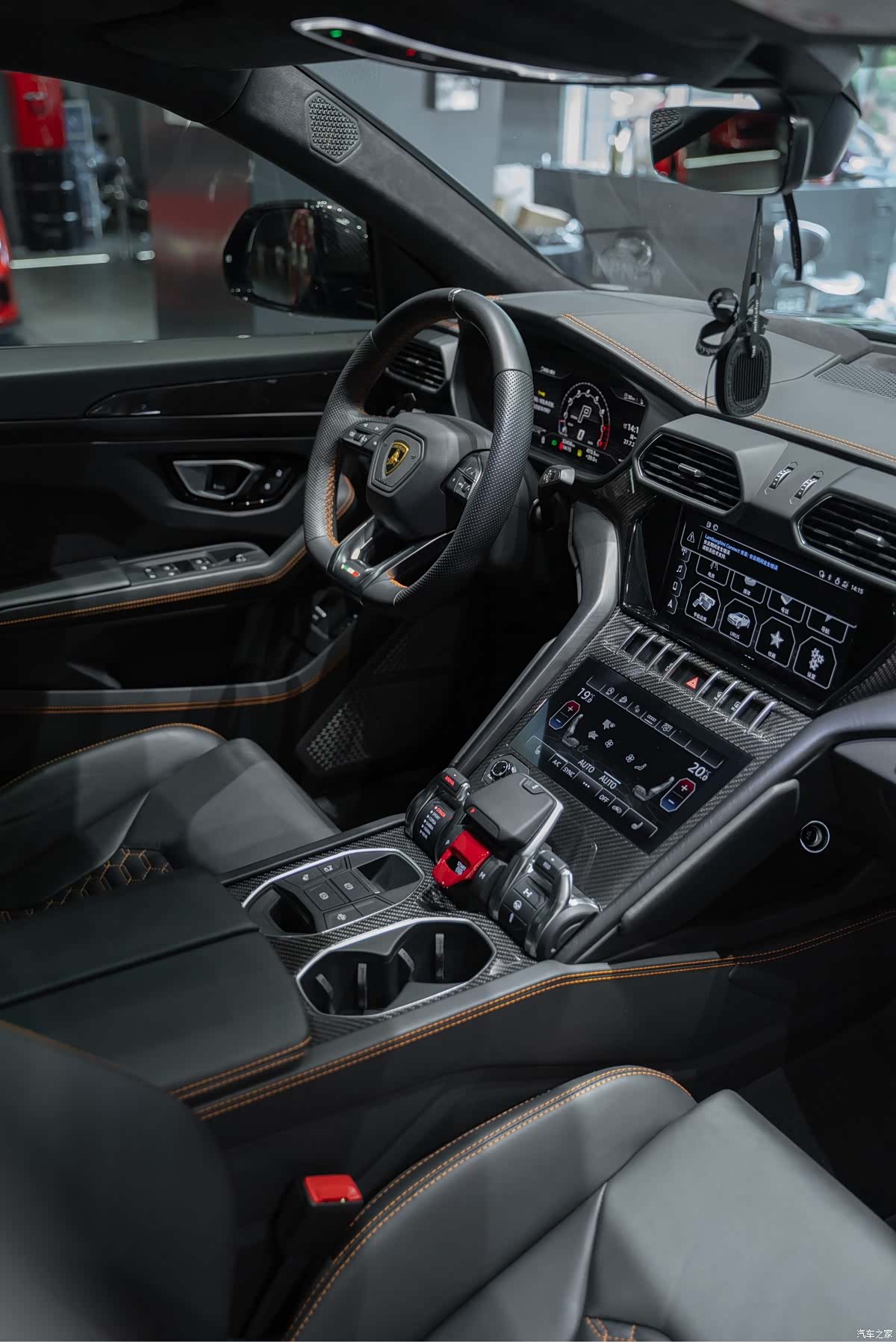 Lamborghini Urus, 2022 26