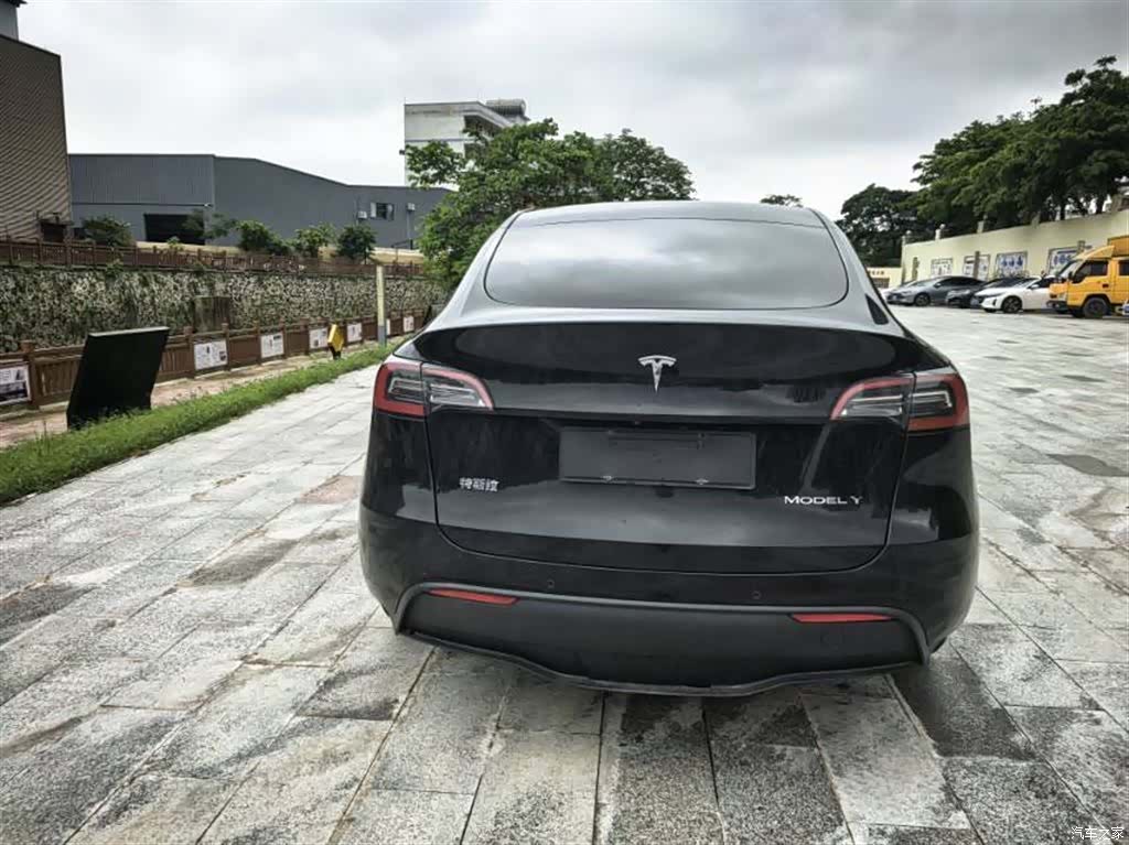 Tesla Model Y, 2023 8