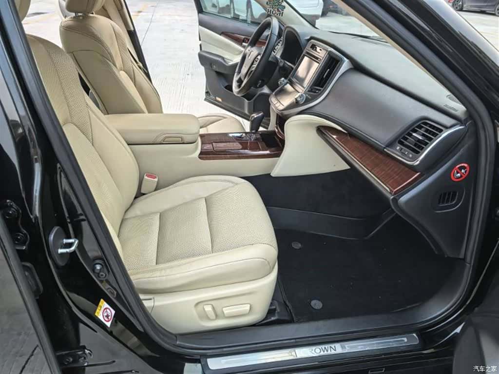 Toyota Crown, 2016 4