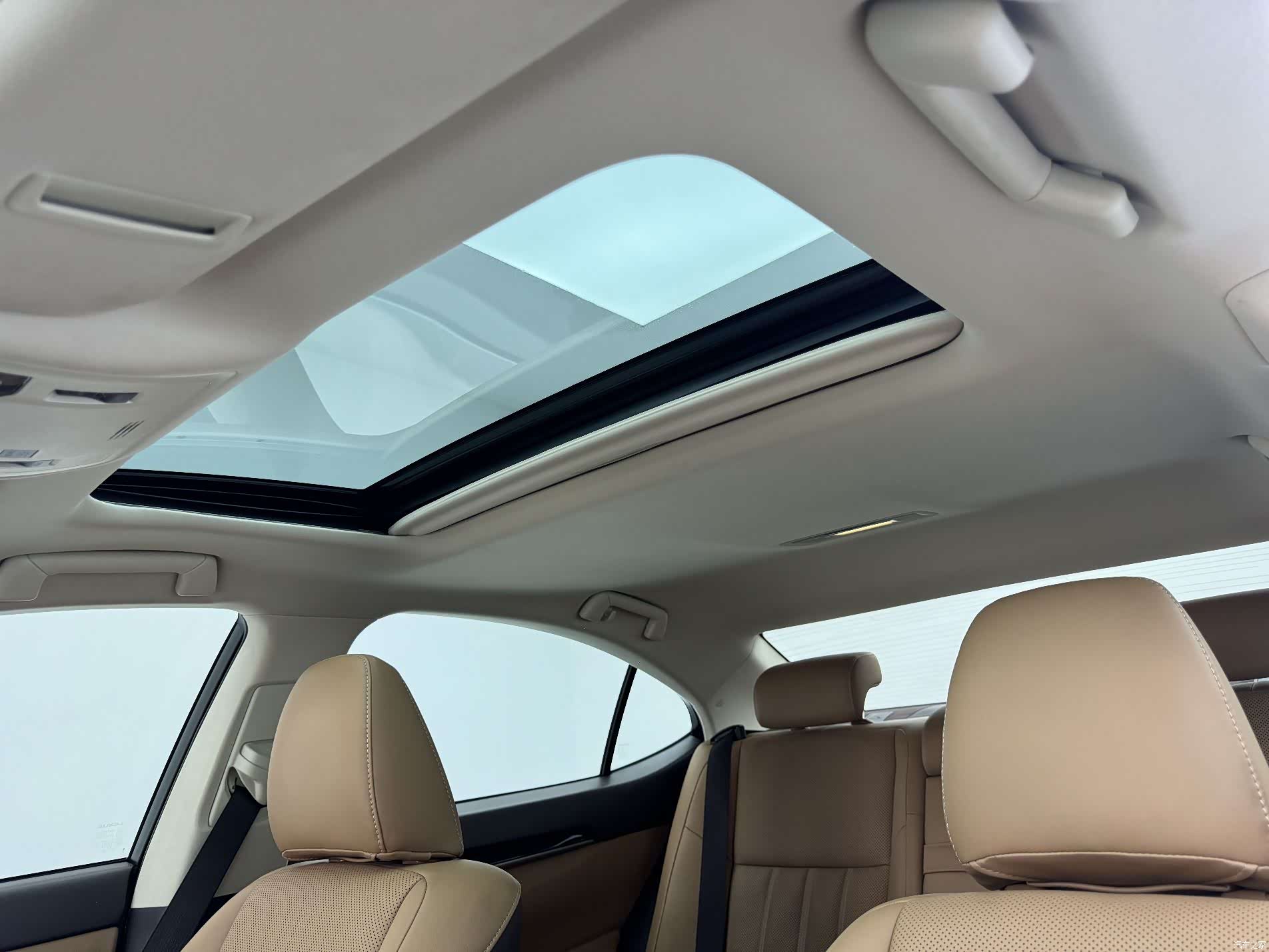 Lexus ES, 2017 9