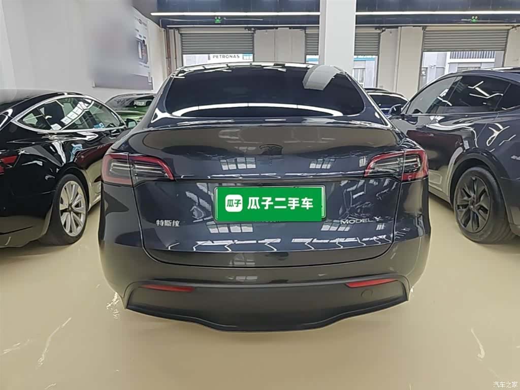 Tesla Model Y, 2024 6