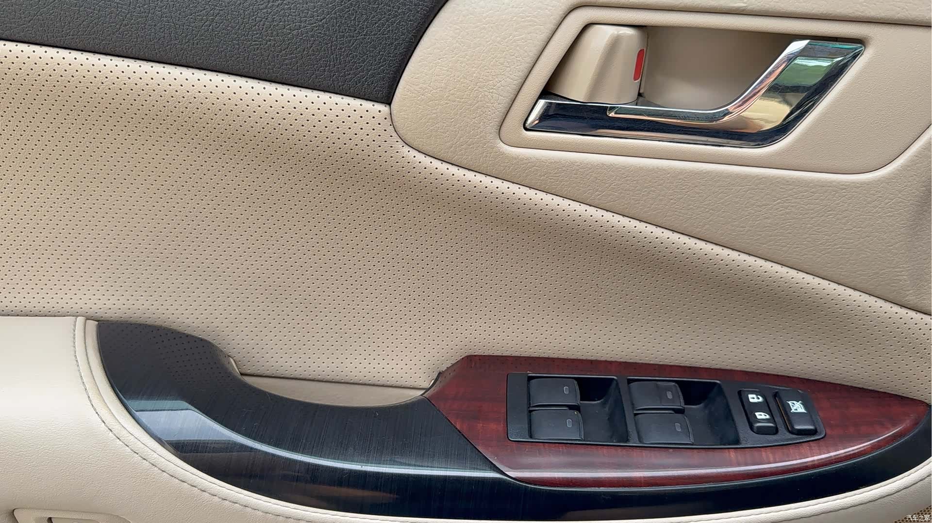 Toyota Crown, 2012 16