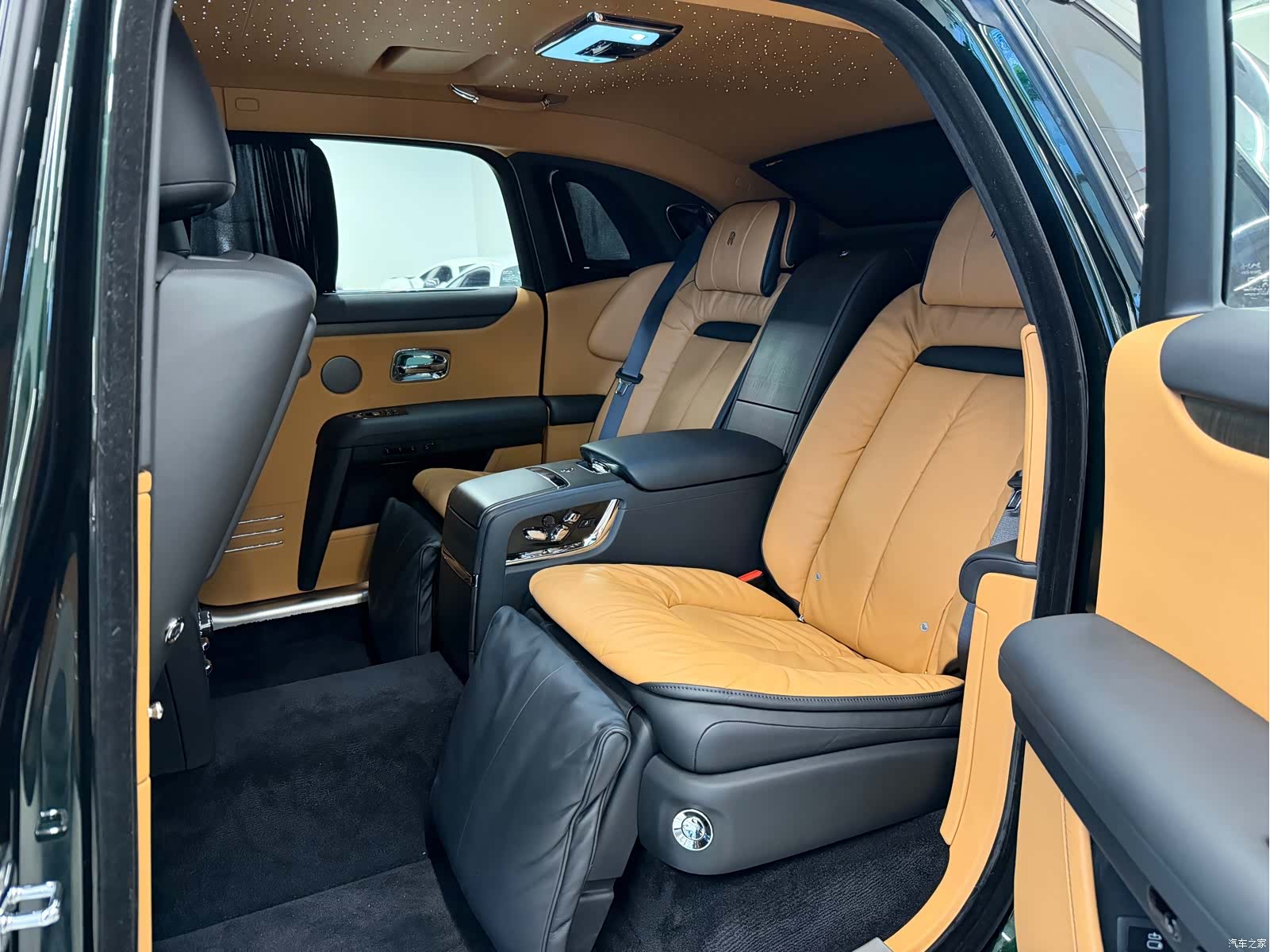Rolls-Royce Ghost, 2021 все фото