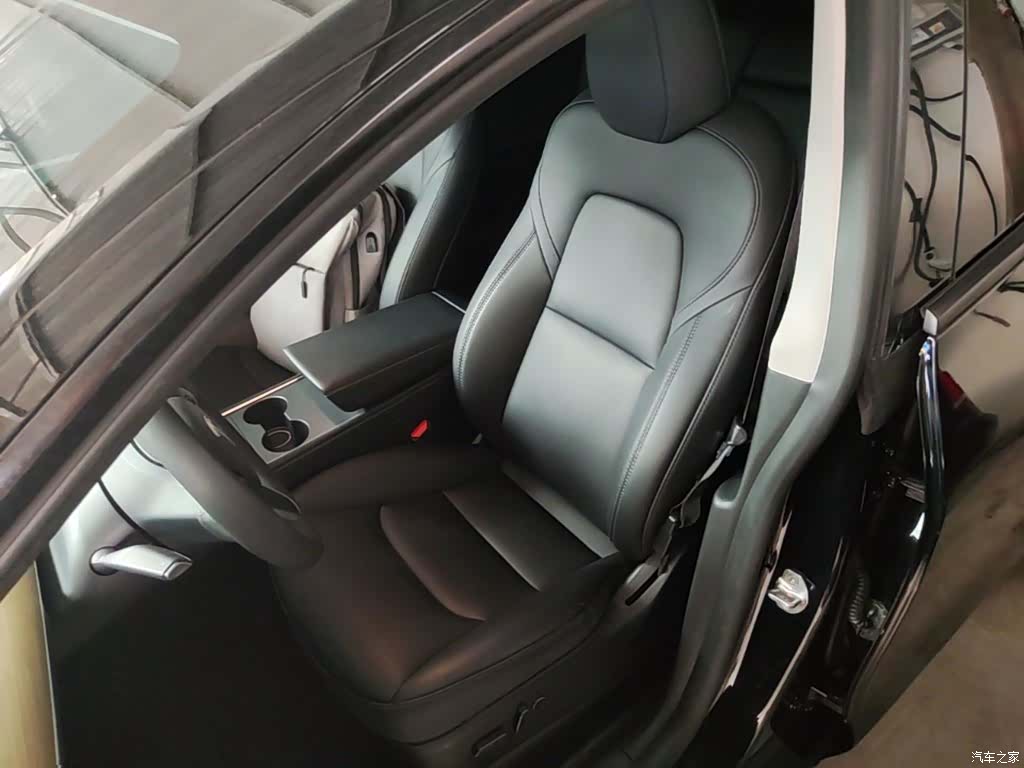 Tesla Model Y, 2023 15