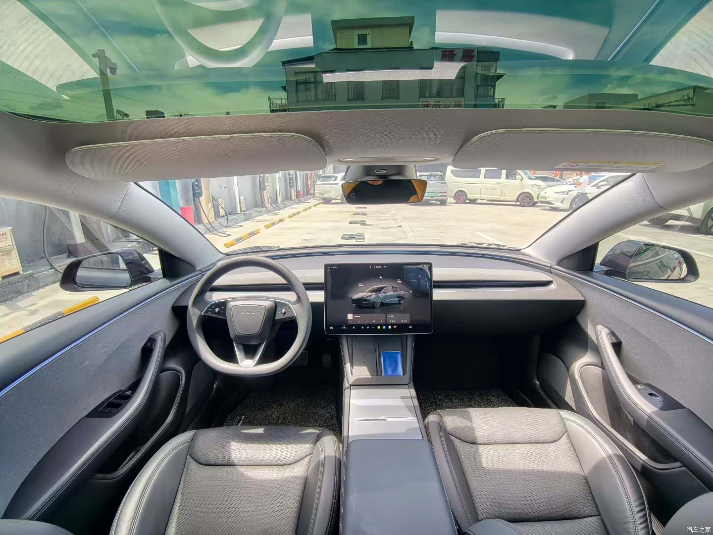 Tesla Model 3, 2025 4