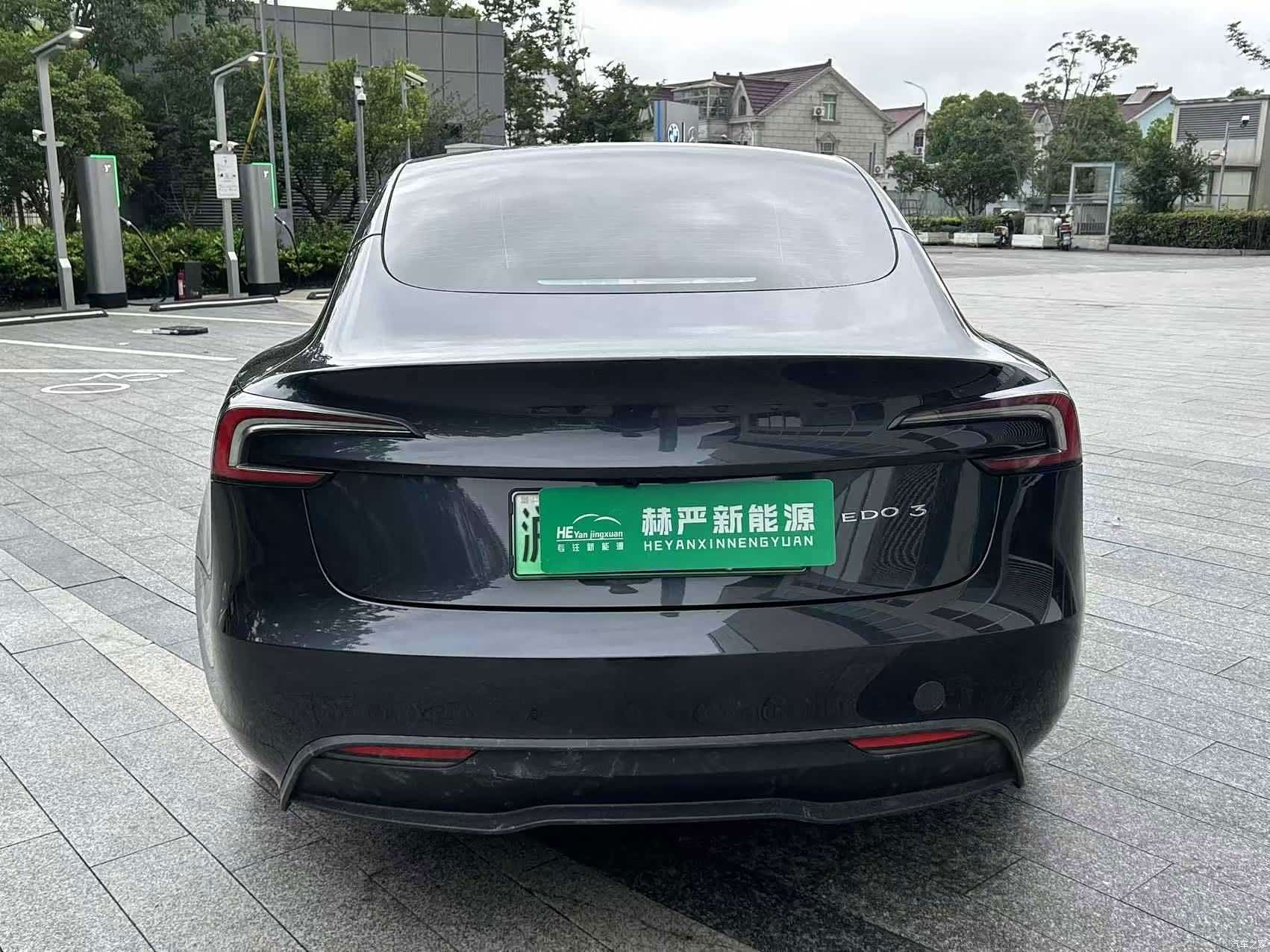 Tesla Model 3, 2025 8
