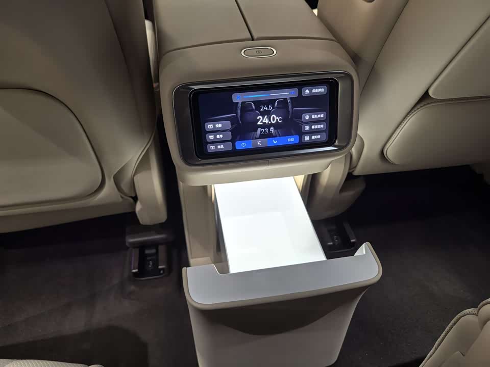 AITO Ask the world M9