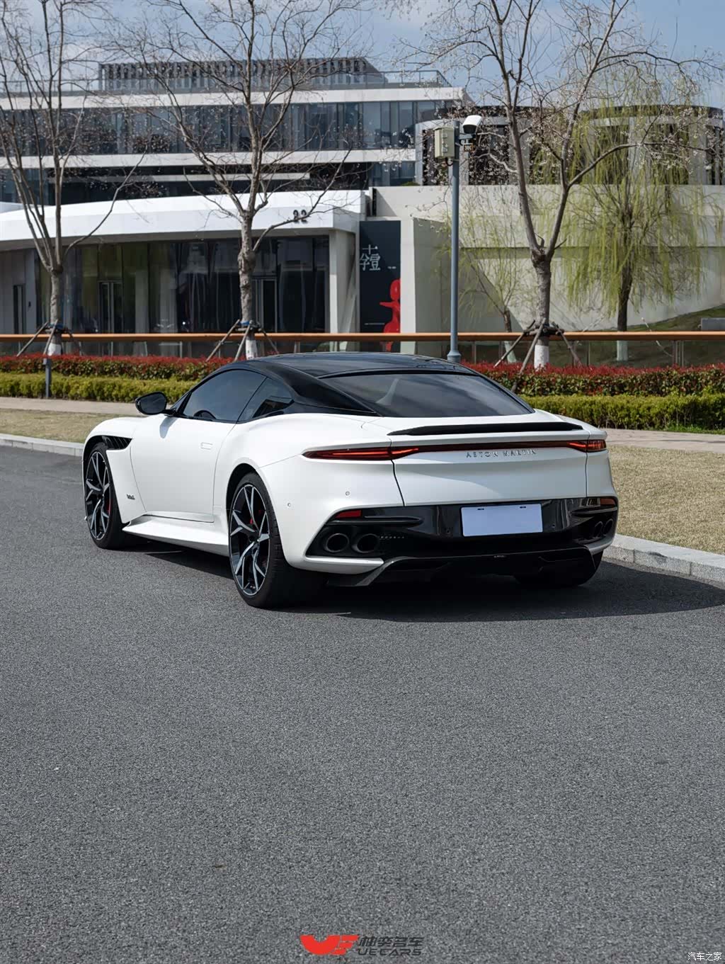 Aston Martin DBS, 2019 6