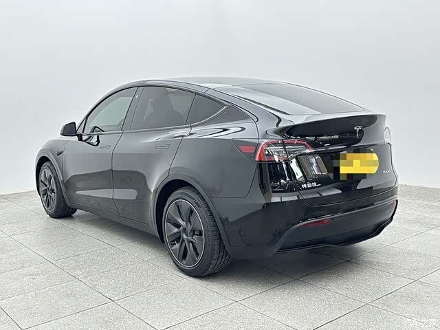 Tesla Model Y, 2022 4