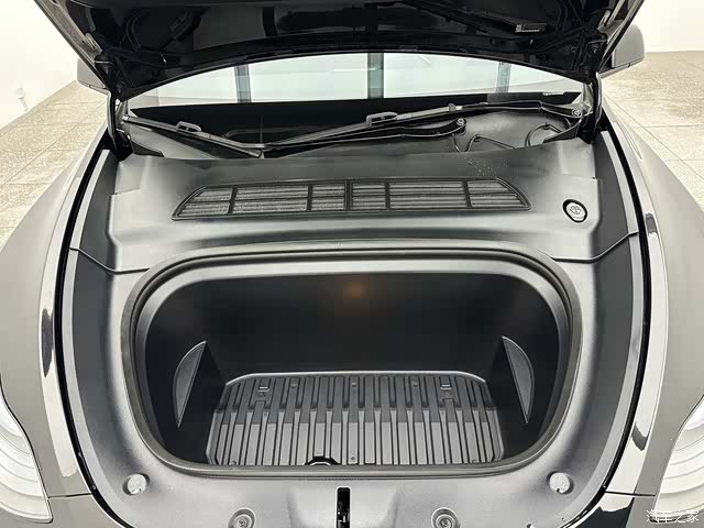 Tesla Model Y, 2022 17