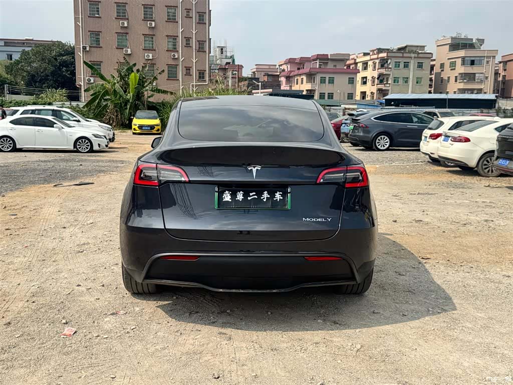 Tesla Model Y, 2024 6