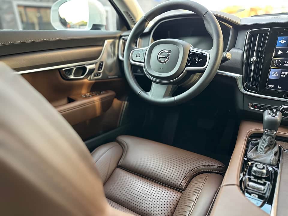 Volvo V90