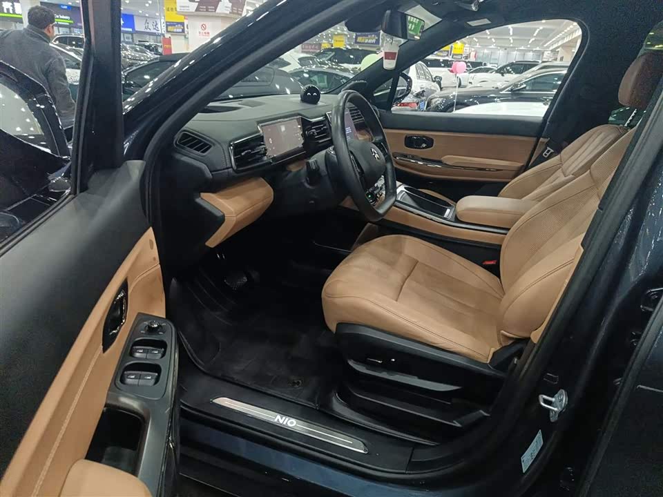 NIO ES8