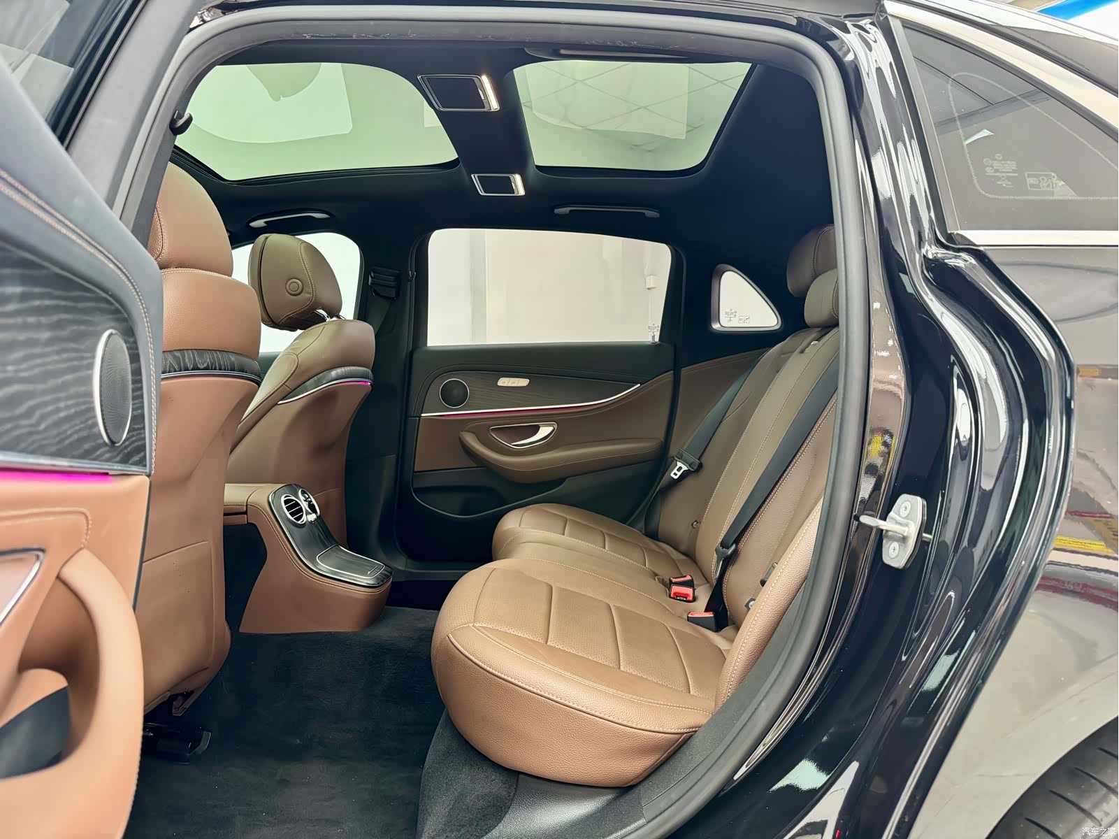 Mercedes-Benz E-Class, 2023 10