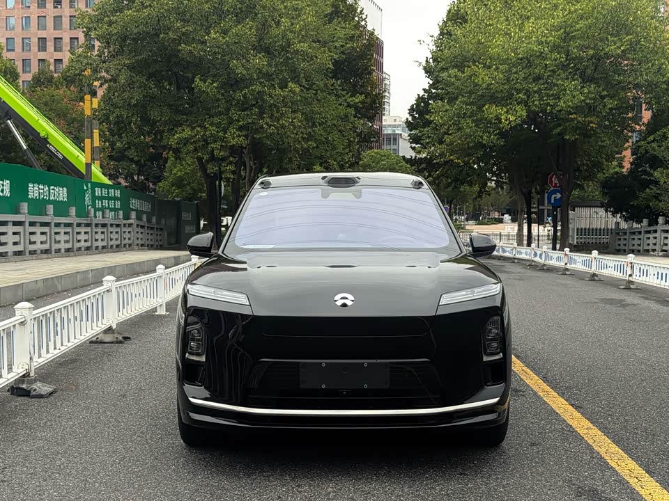 NIO ES8