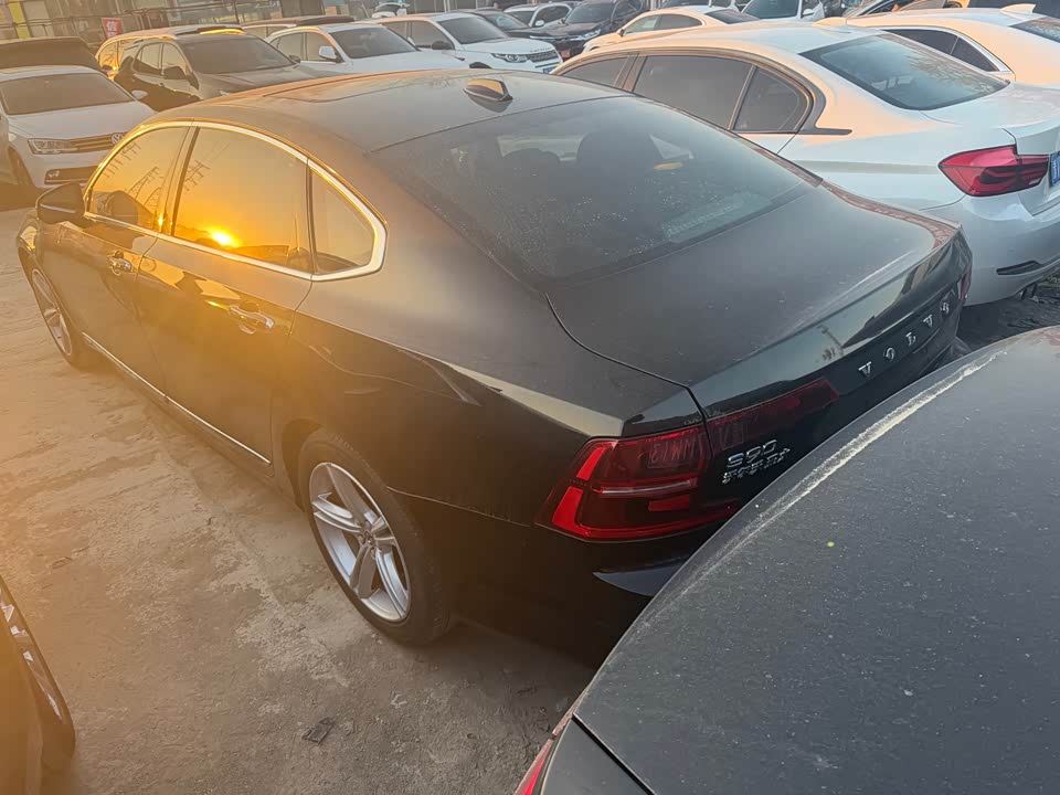 Volvo S90