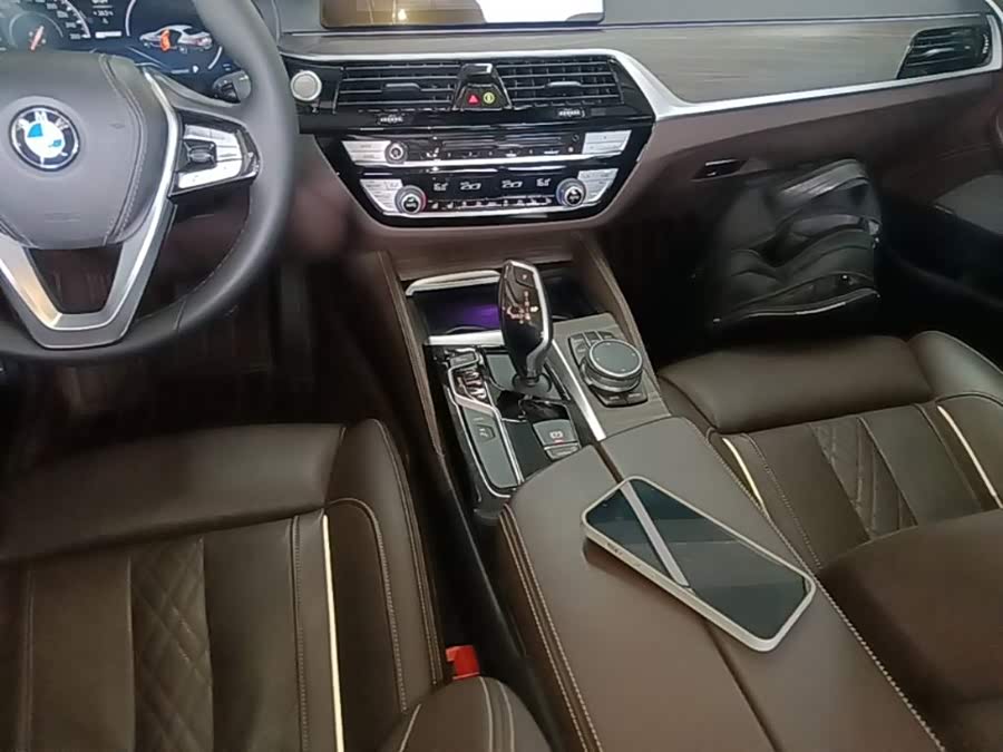 BMW 5 Series New Energy 2020, фото 6