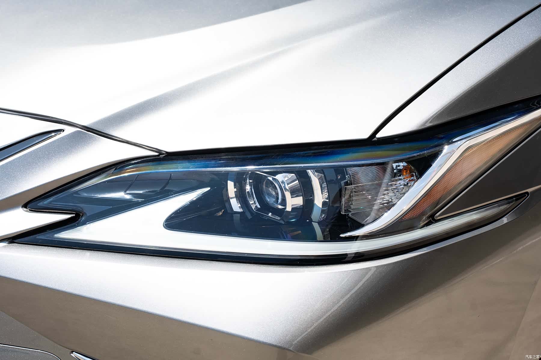 Lexus ES, 2023 4