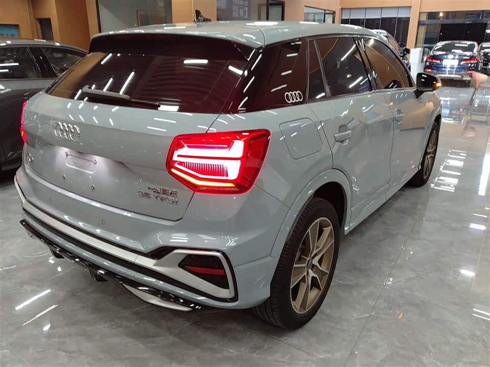 Audi Q2L