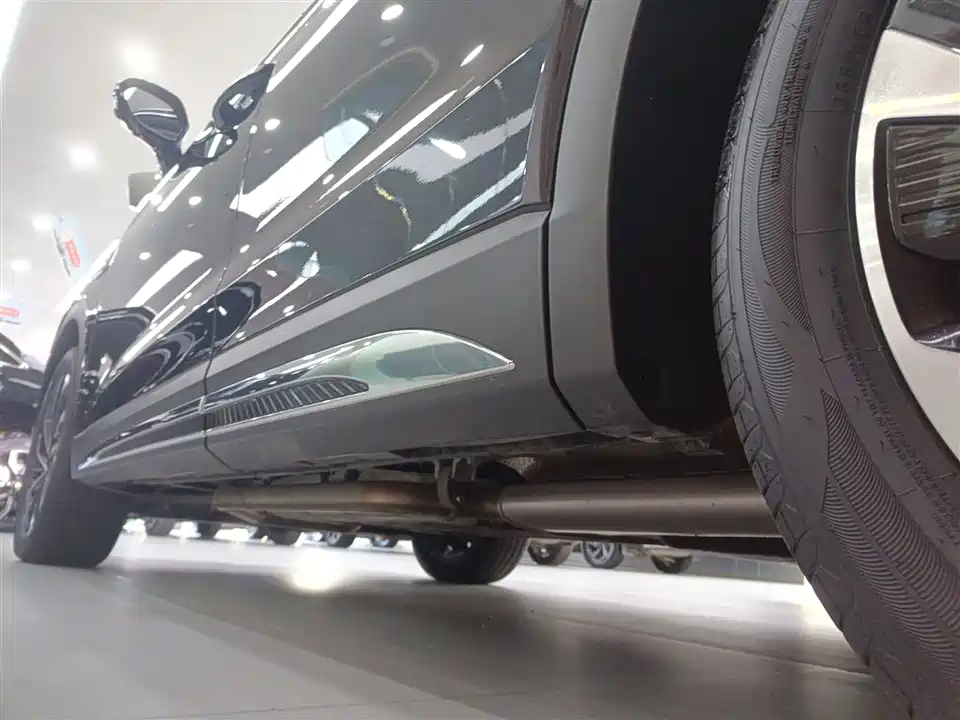 Hongqi HS7 PHEV