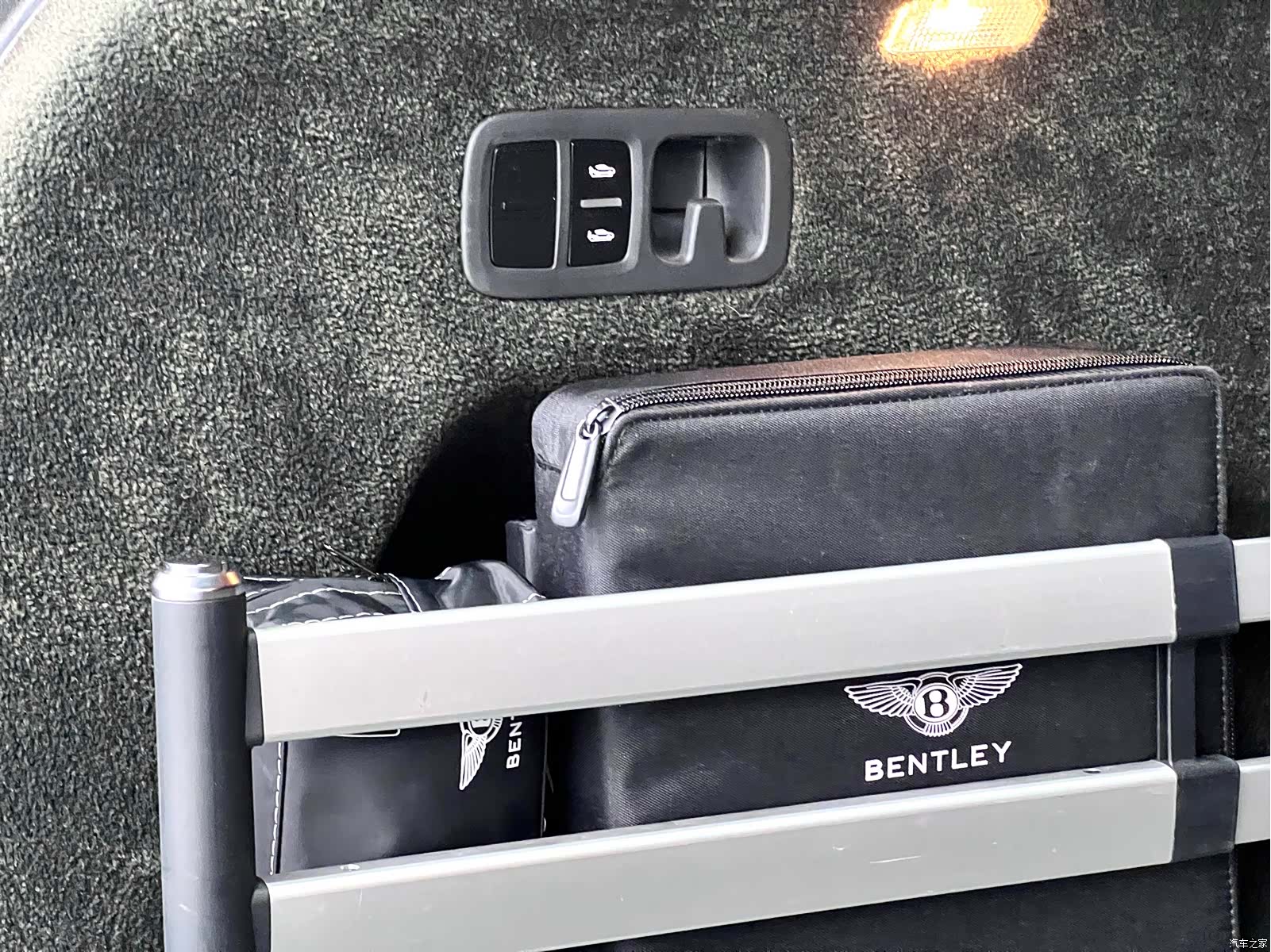 Bentley Bentayga, 2021 39