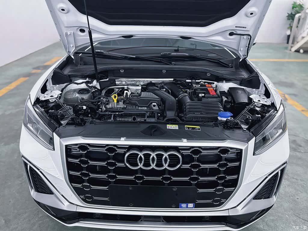 Audi Q2L, 2024 2