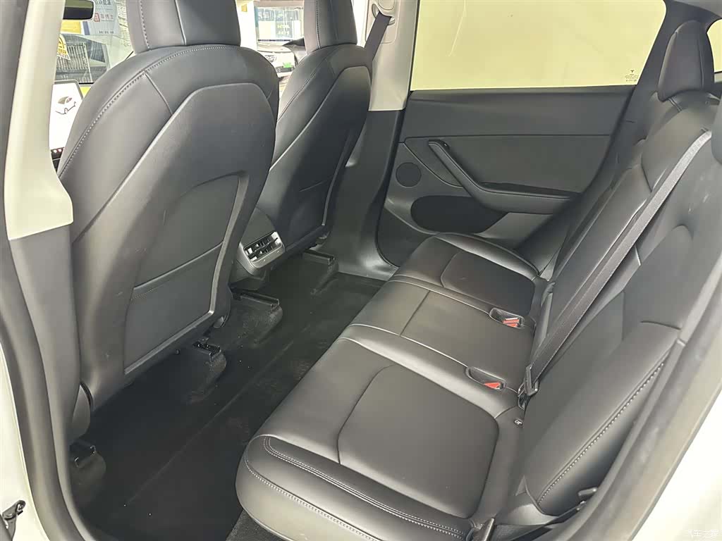 Tesla Model Y, 2022 13