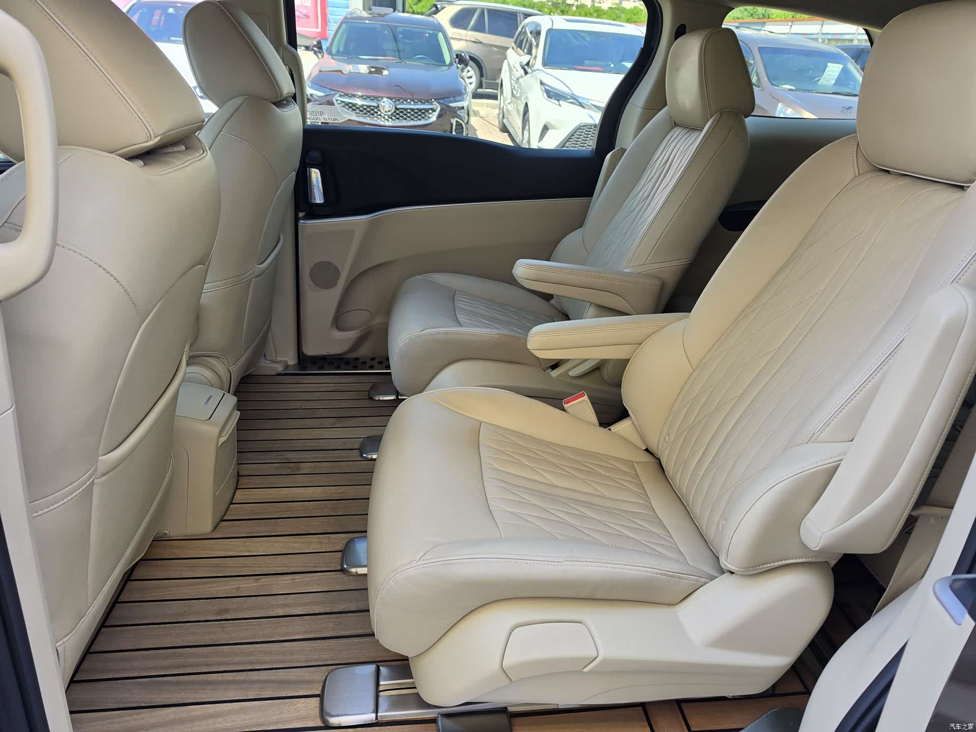 Buick GL8, 2023 9