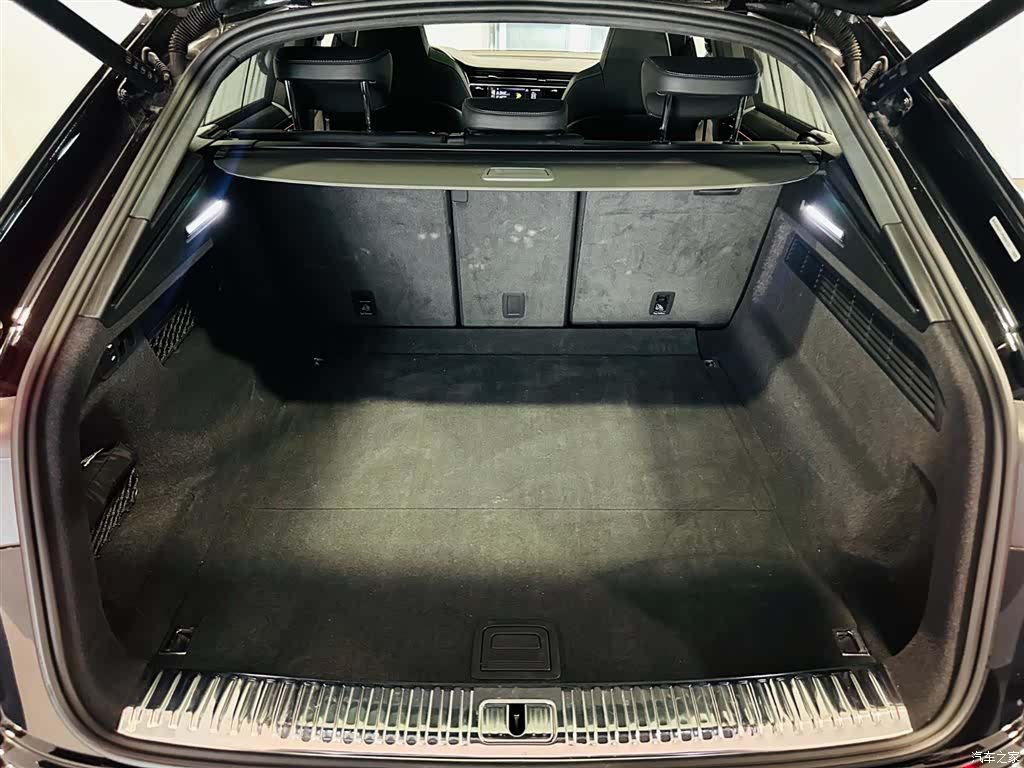 Audi Q8, 2024 6