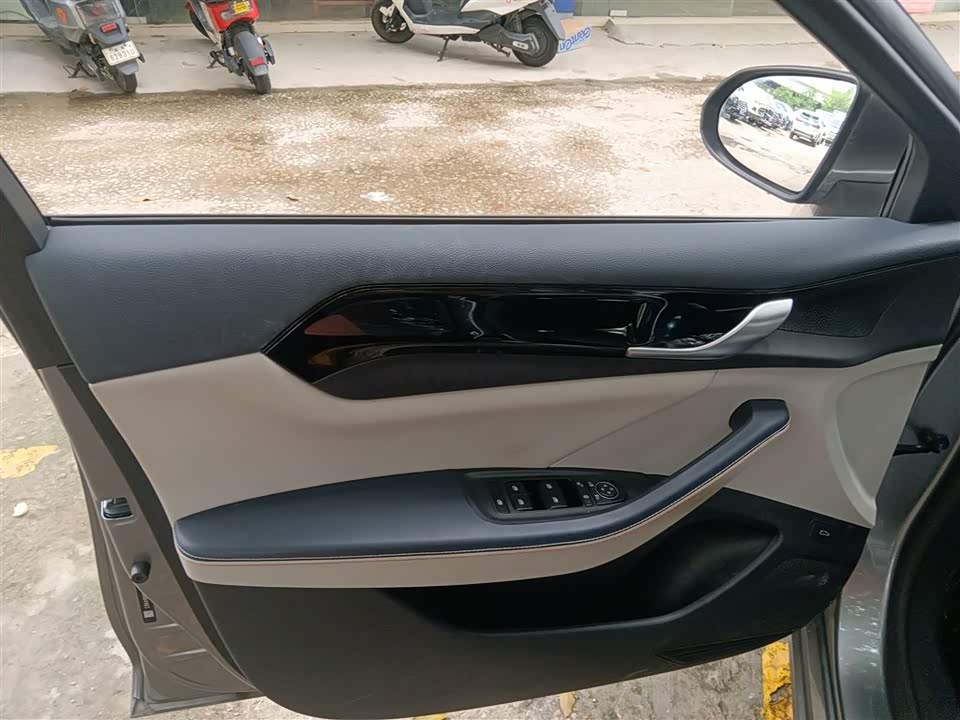 BYD Qin Yuan BYD Qin Yuan