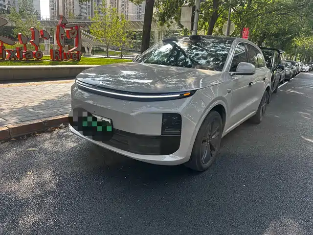 Li Auto L6 2024 — купить из Китая под заказ