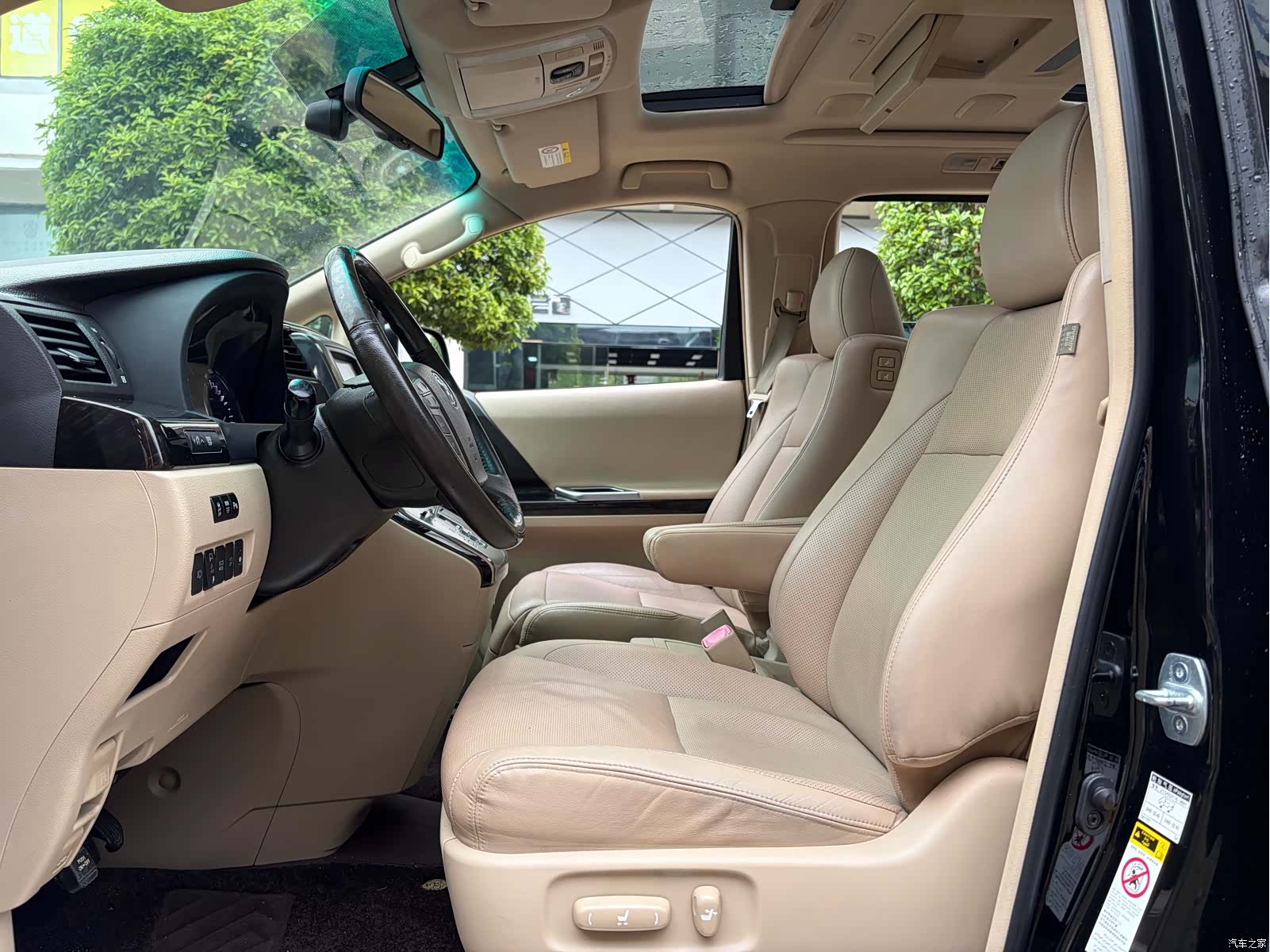 Toyota Alphard, 2013 4