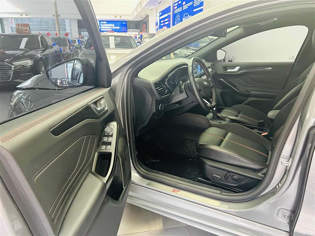 Ford Focus, 2023 20