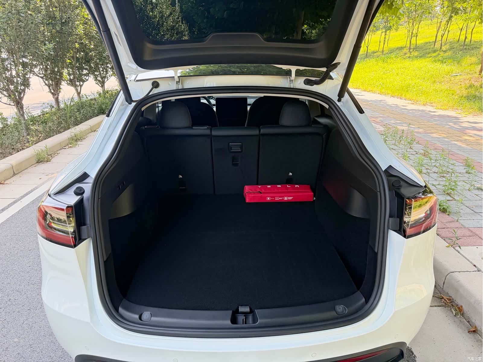 Tesla Model Y, 2023 14