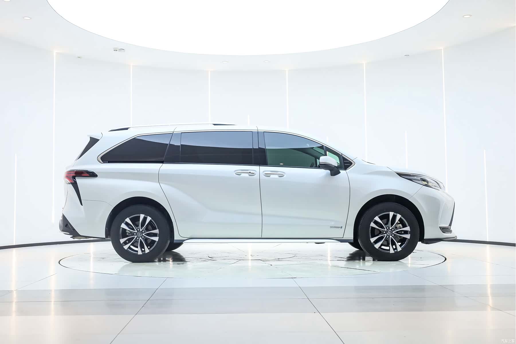 Toyota Granvia, 2024 все фото