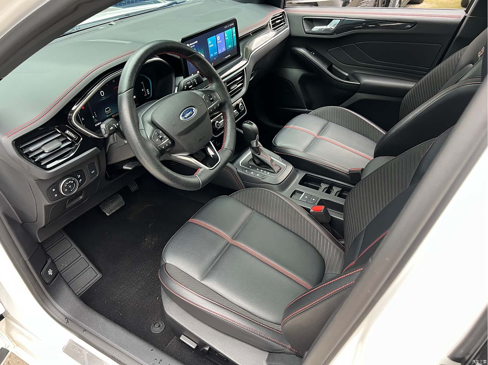 Ford Focus, 2023 9