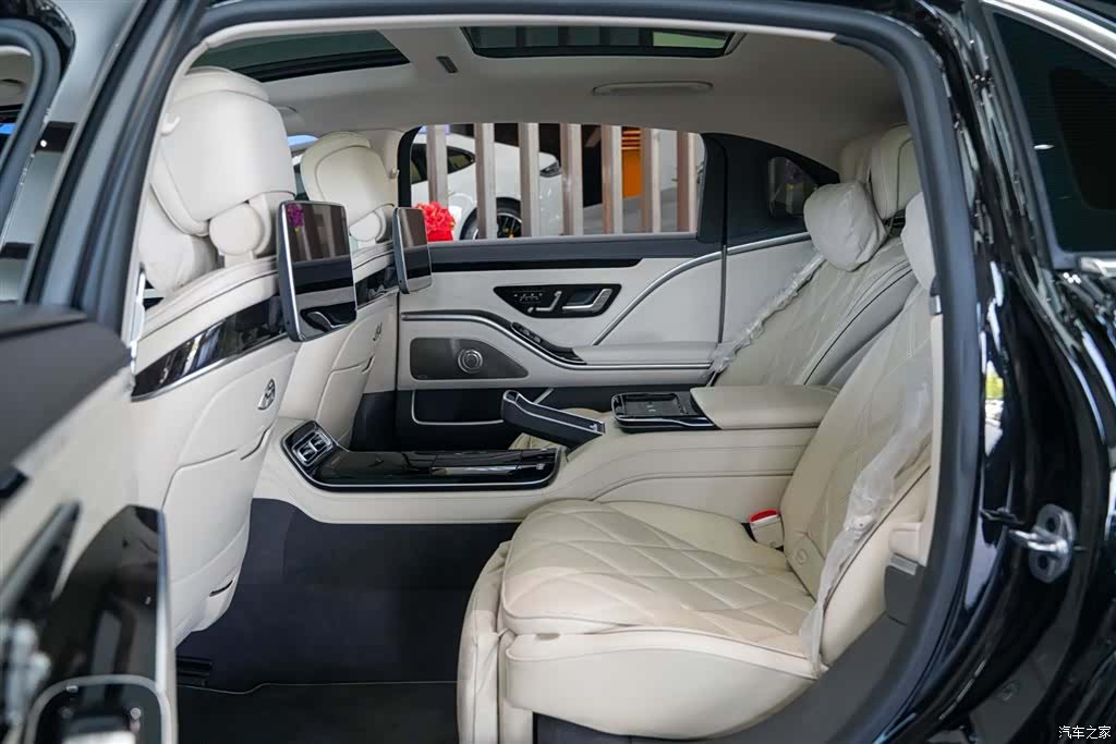 Maybach S-Class, 2024 3