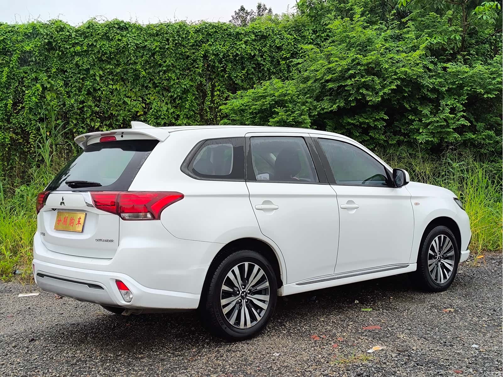 Mitsubishi Outlander, 2022 все фото