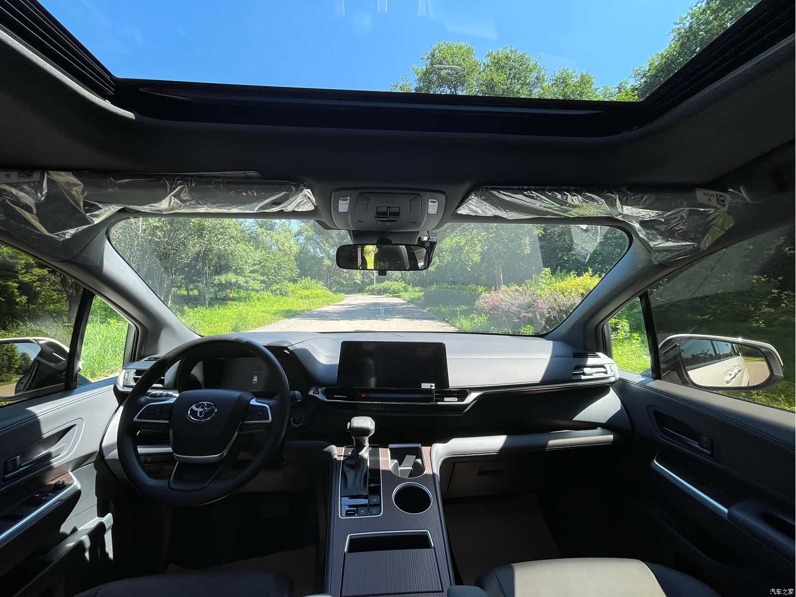 Toyota Granvia, 2026 6