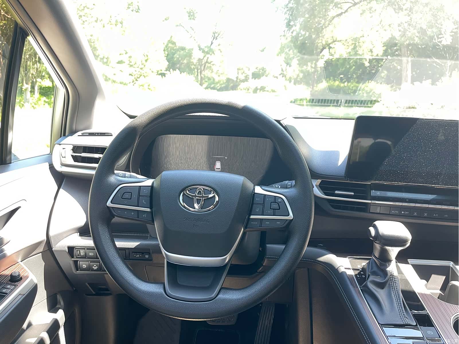 Toyota Granvia, 2026 7