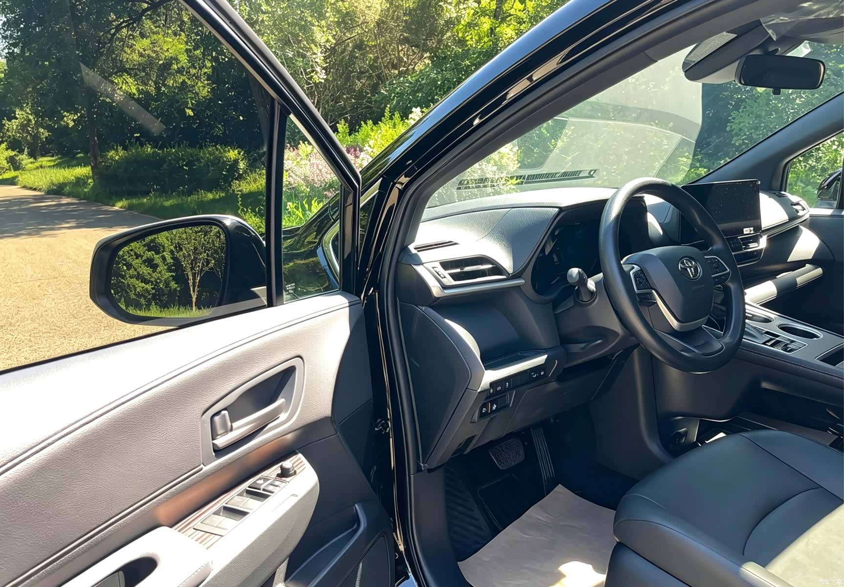 Toyota Granvia, 2026 4